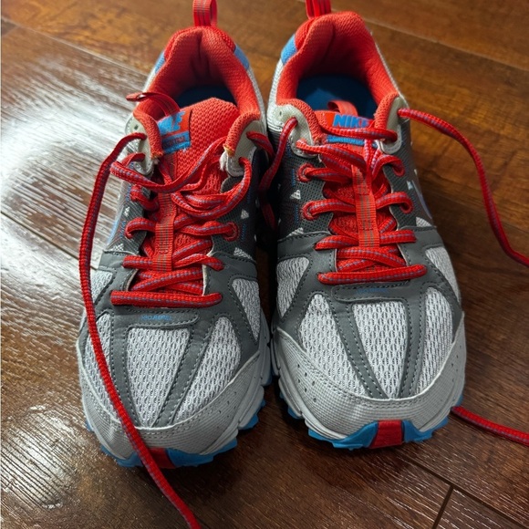 Nike Dynamic Red and Blue Athletic Shoes - Picture 2 of 4